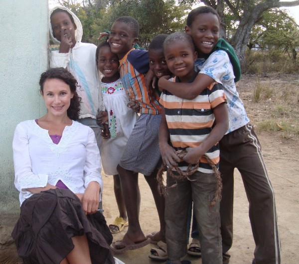 Lianne with students in Zimbabwe.